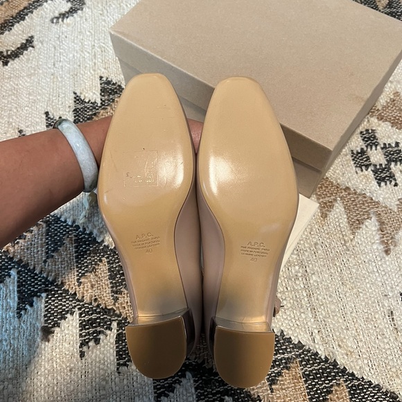A.P.C. Cream Heels - Picture 3 of 6